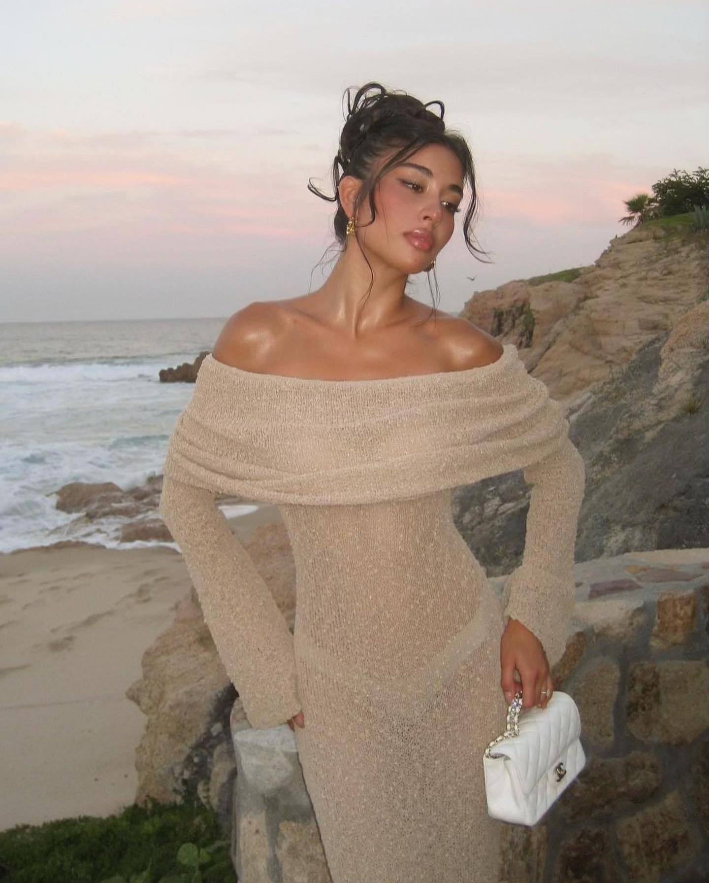 Elina - Elegant Off-Shoulder Maxi Dress